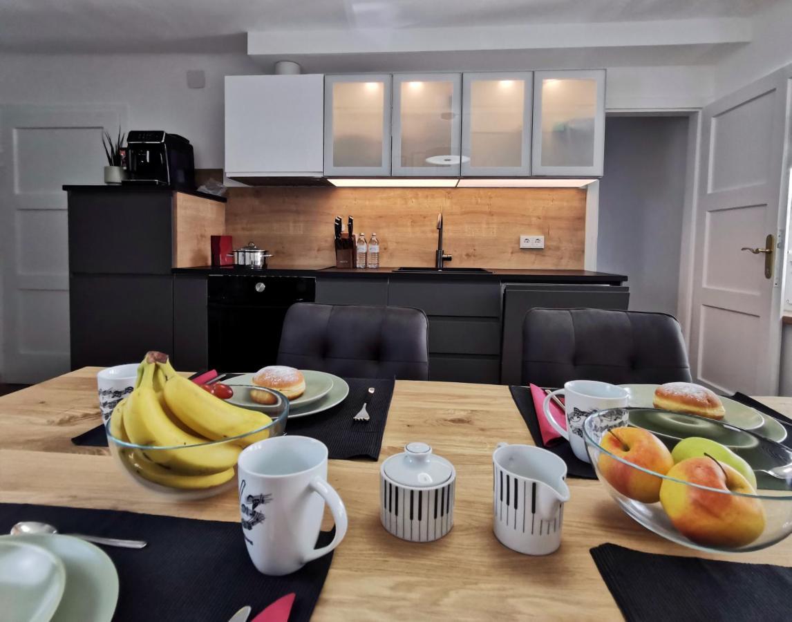 Neues City Center Piano Appartement Mit Netflix Klagenfurt am Woerthersee Exterior photo